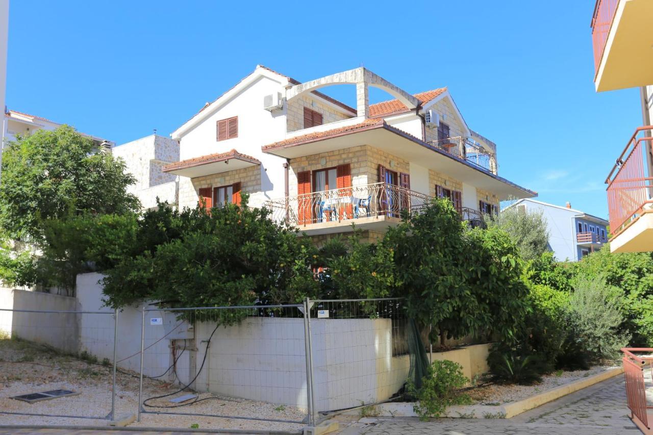 Apartments By The Sea Arbanija, Ciovo - 17332 트로기르 외부 사진
